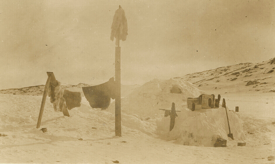 Art Canada Institute, camp of Pitseolak’s uncle Kavavow at Idjirituq in the winter, c. 1921–22
