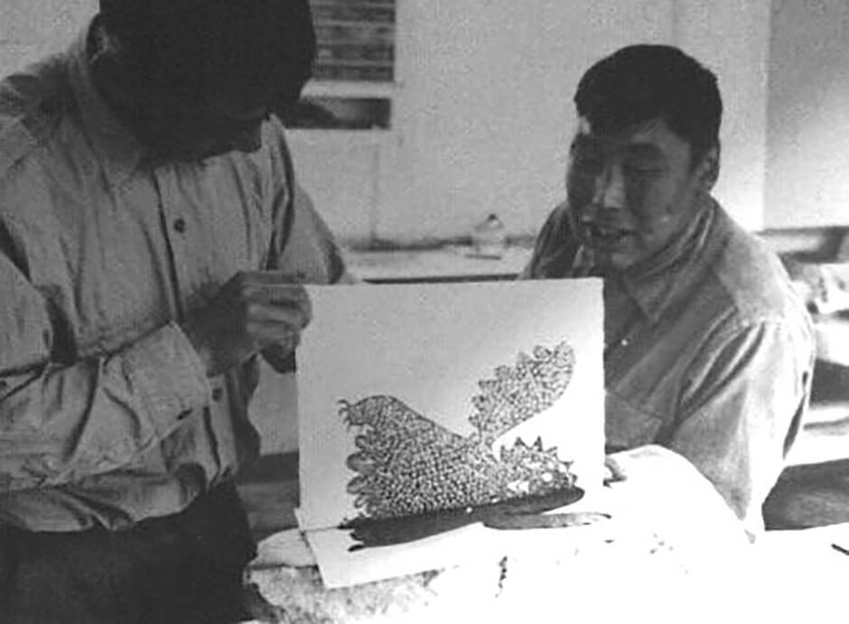 Art Canada Institute, Printmakers Iyola Kingwatsiaq and Eegyvudluk Pootoogook in 1960