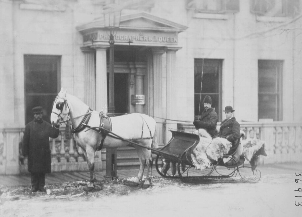 La carriole de M. Collins au studio Notman, rue Bleury