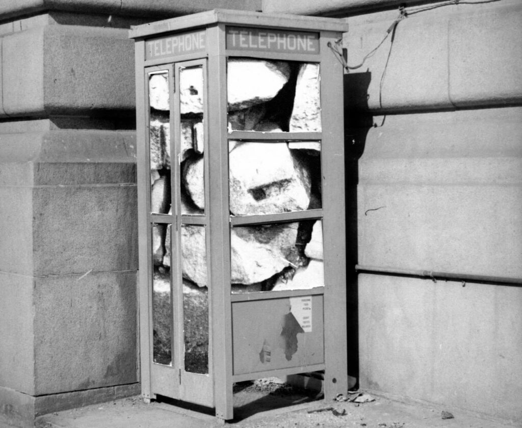 Cabine téléphonique bloquée