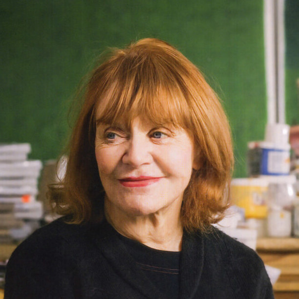 <p>Françoise Sullivan dans son atelier, 2007, photographiée par François Lafrance, archives personnelles de l’artiste.</p>
<p> </p>
<p>Bandeau: Françoise Sullivan, <em>Danse dans la neige</em>, 1948, image tirée de l’album<em> Danse dans la neige</em>, publié en cinquante copies par Françoise Sullivan, S.l. Images Ouareau (1977).</p>
