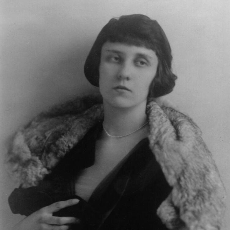 <p>Studio portrait of Prudence Heward, c. 1927. Photographer unknown.</p>
