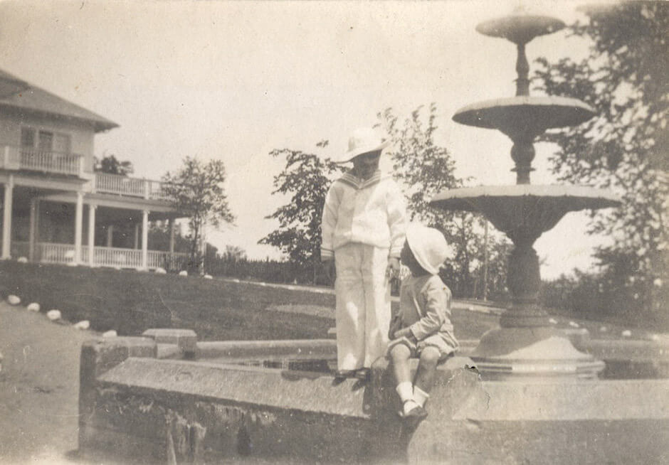 Art Canada Institute, photograph of Jean Paul Lemieux with his brother at the Kent House hotel, c. 1910
