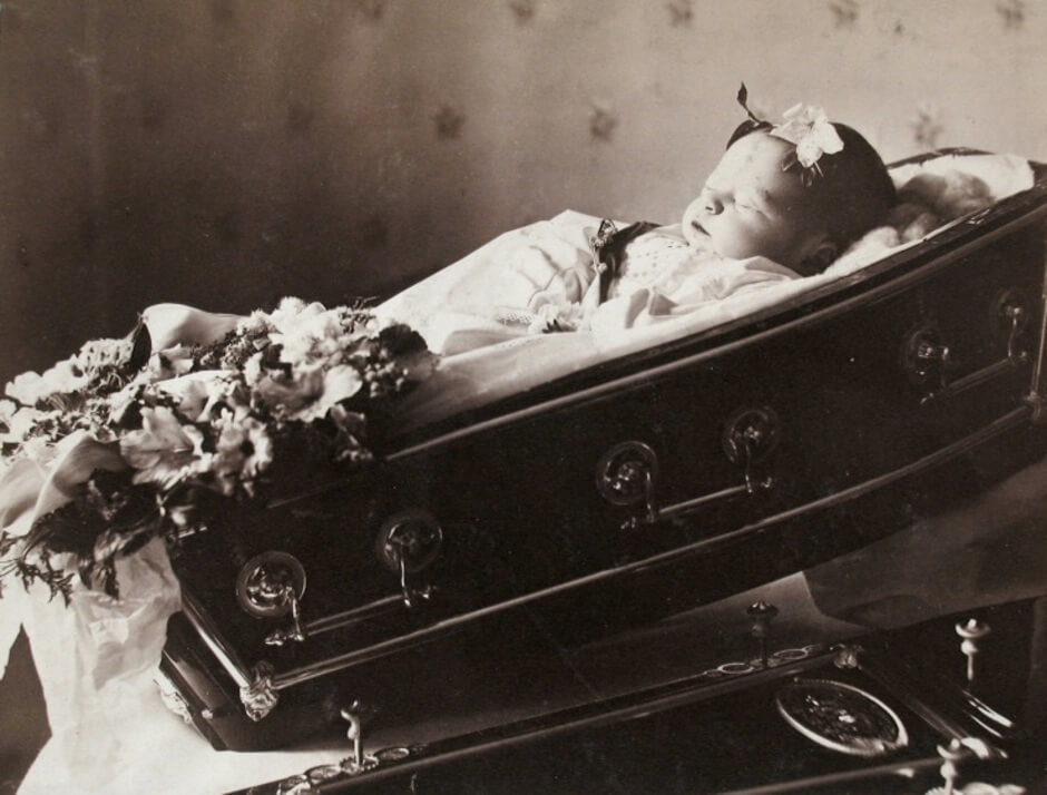 Art Canada Institute, Notman & Sandham, J. Edgar’s Dead Child, 1877