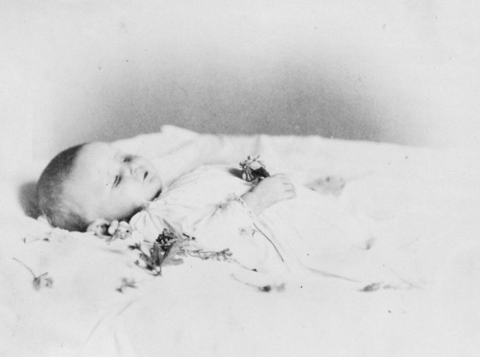 William Notman, Le bébé décédé de Mme Hillard, Montréal, 1868