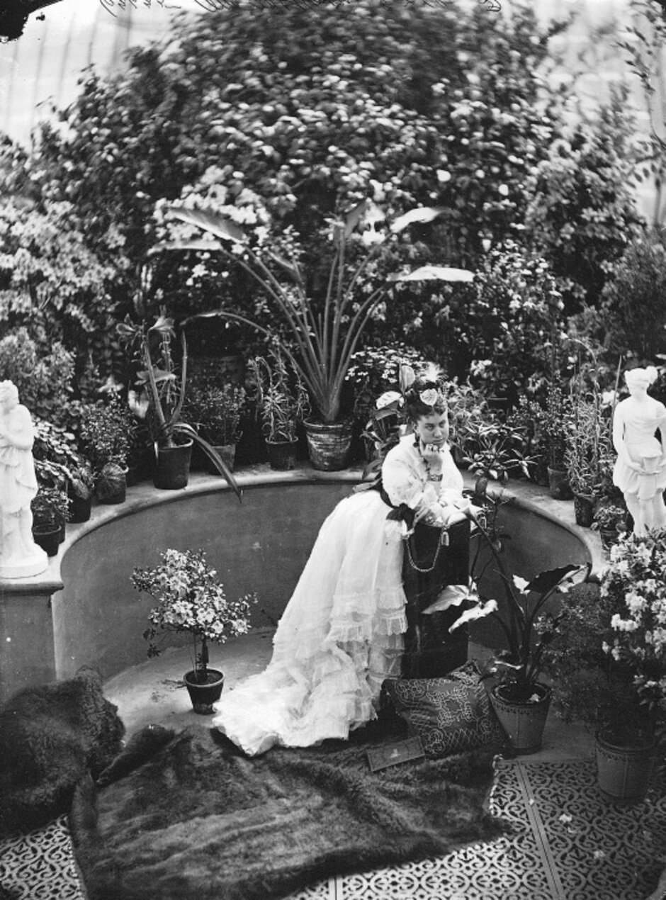 Art Canada Institute, William Notman, Mrs. William MacKenzie in Allan’s Conservatory, 1871