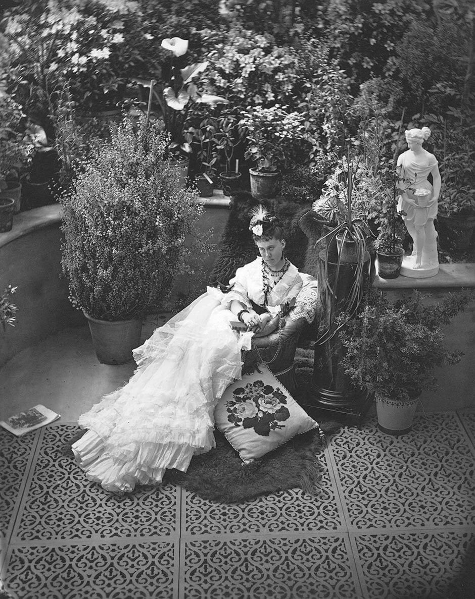 Art Canada Institute, William Notman, Mrs. William MacKenzie in Allan’s Conservatory, 1871