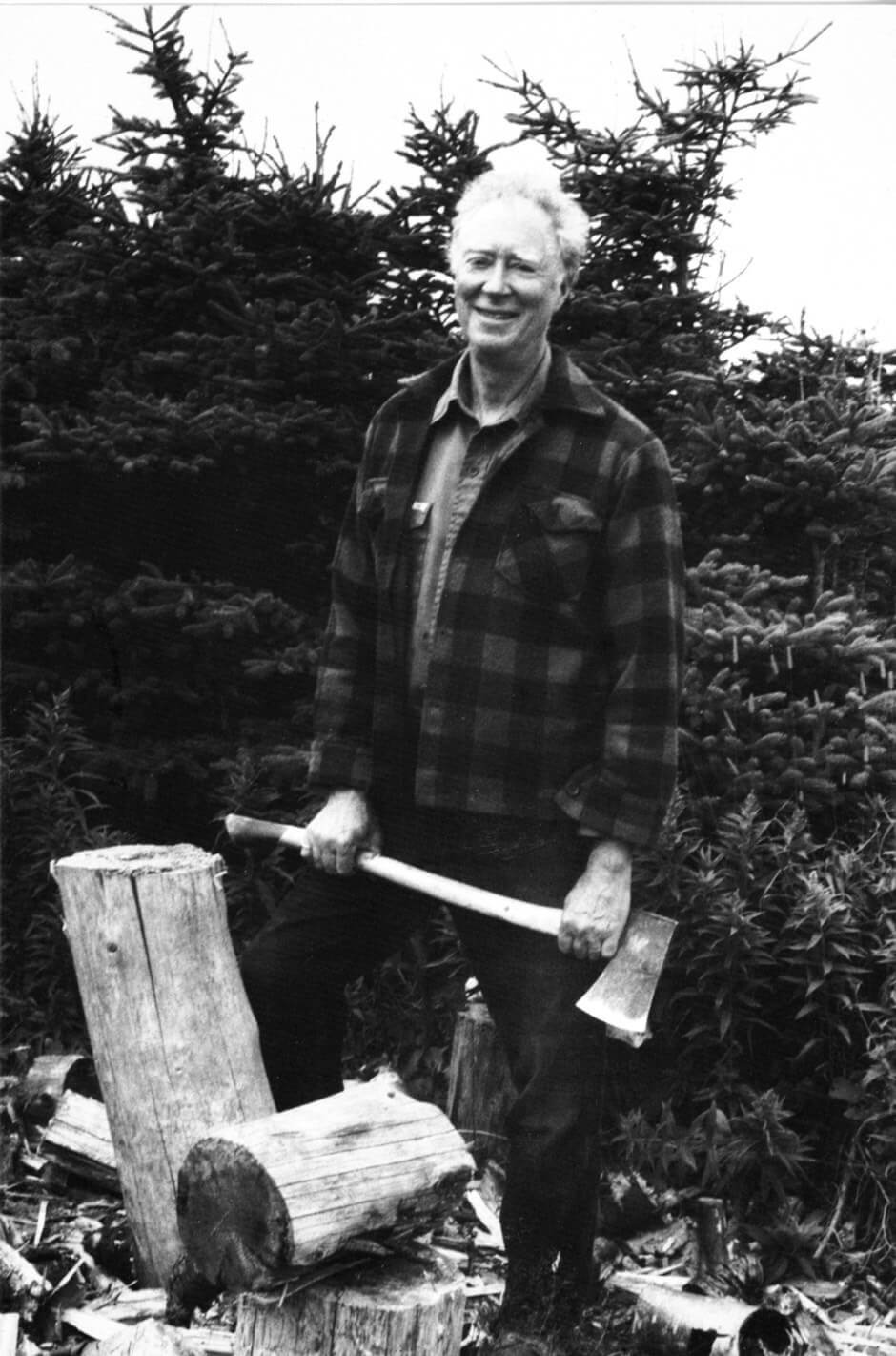 Art Canada Institute, Michael Snow, Michael Snow chopping wood in Newfoundland, 1994