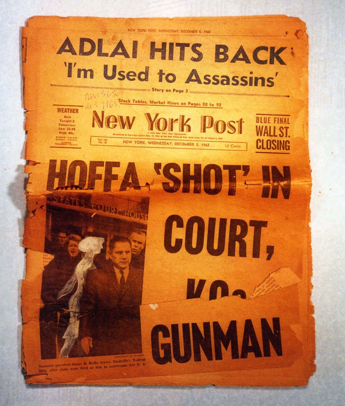 Art Canada Institute, Michael Snow, front page of the New York Post, 1962