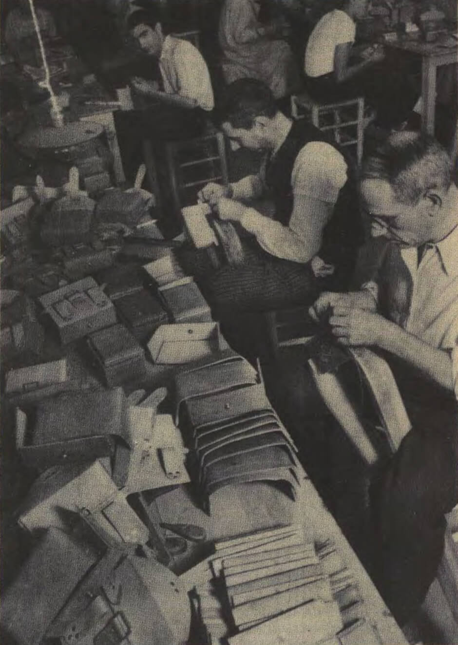 Art Canada Institute, Spanish factory workers [flopped], c. 1936, photograph by Joan P. Fabregas, reprinted in Nova Iberia 1 (January, 1937)