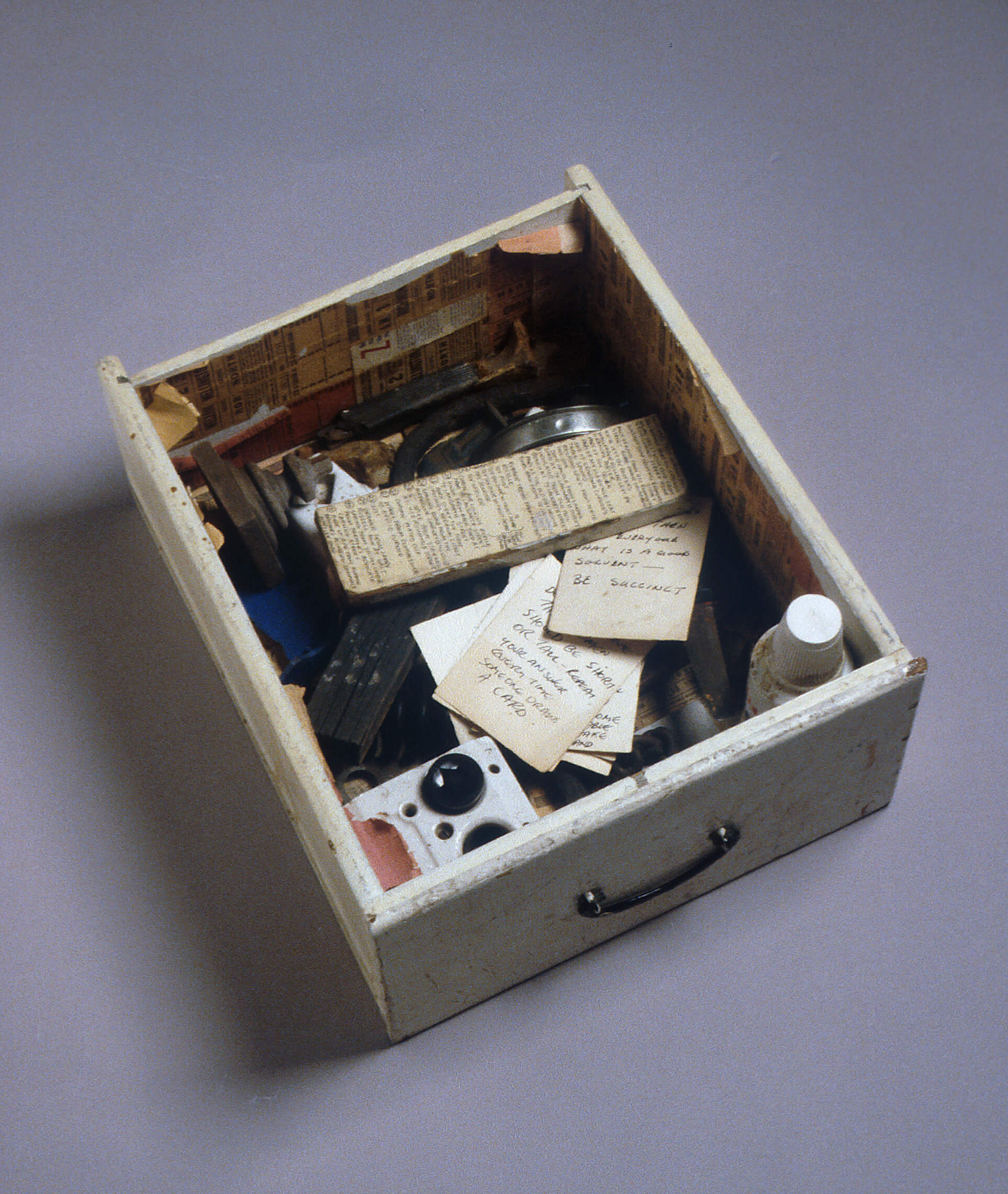Greg Curnoe, Un tiroir plein d’objets, 1961