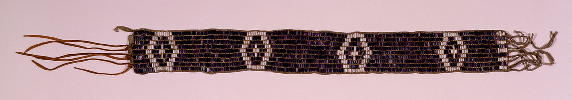 Art Canada Institute, Zacharie Vincent, An Eastern Woodlands wampum belt made of wampum (shell) beads, hide, and fibre, from the eighteenth or nineteenth century