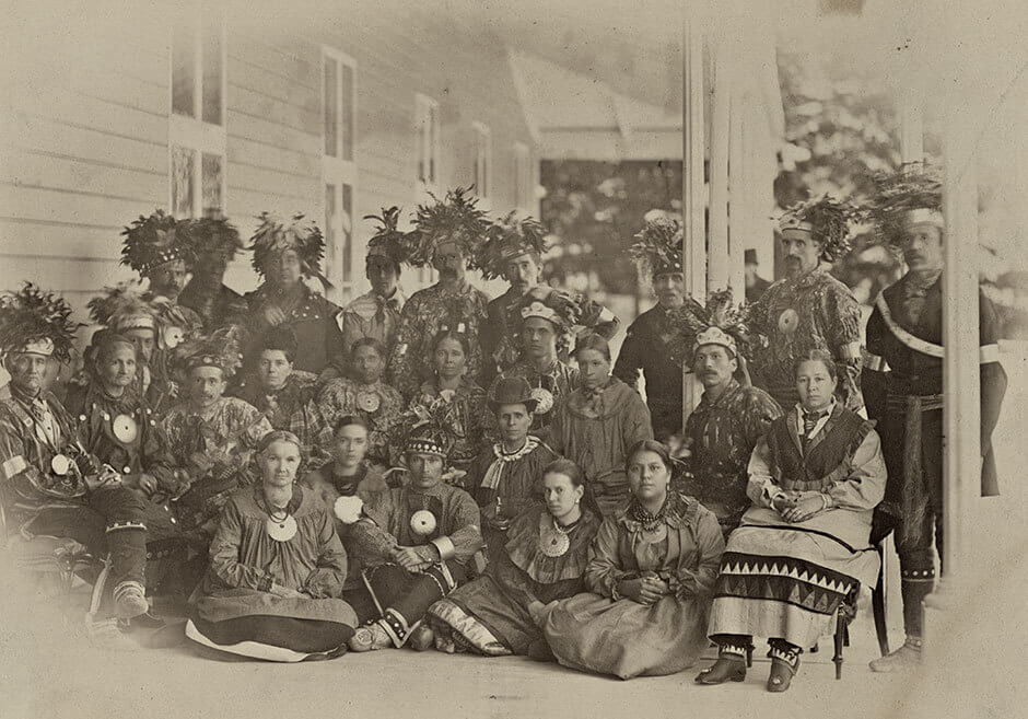 Art Canada Institute, Zacharie Vincent, A Huron-Wendat group at Spencerwood, Quebec City, 1880