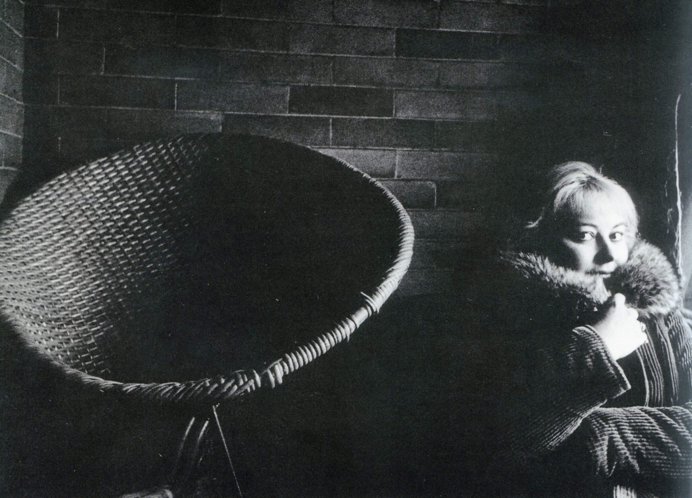 Art Canada Institute, photograph of Joyce Wieland by Michel Lambeth, 1962