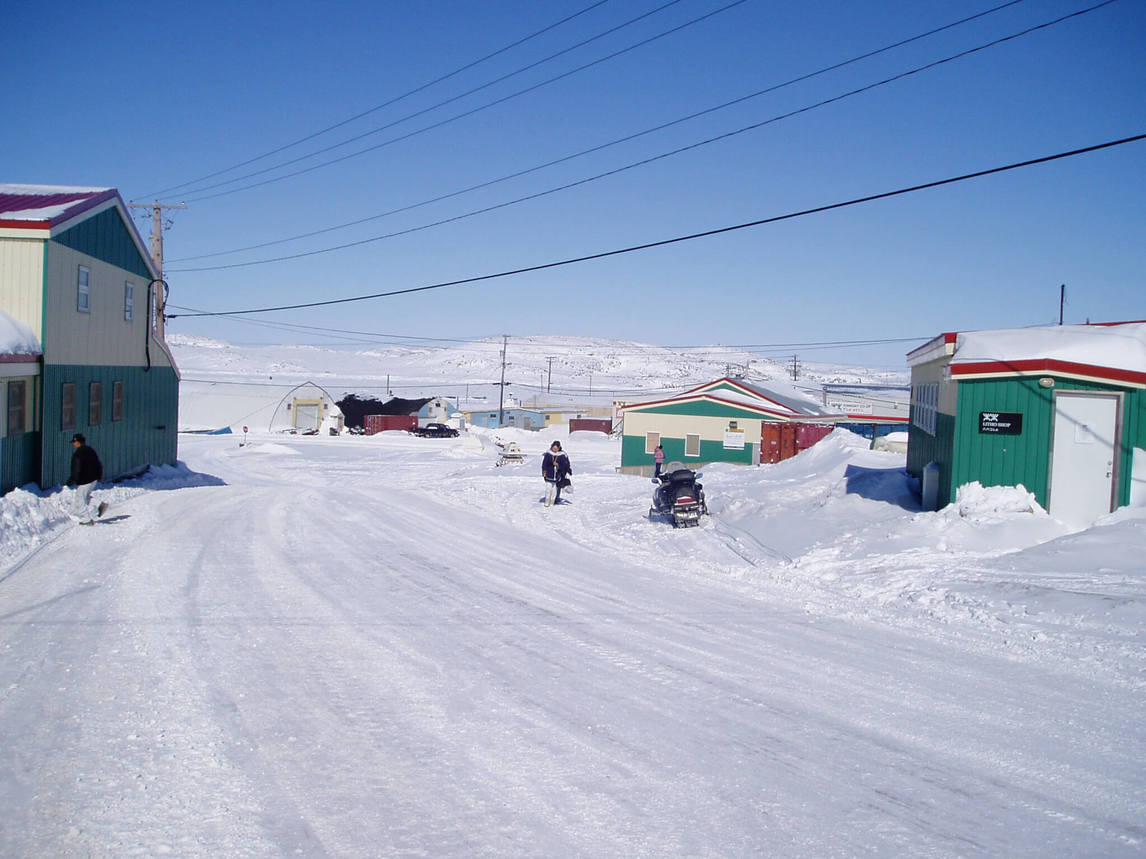 Art Canada Institute, Nancy Campbell, photograph of street view of the “litho shop” at Kinngait Studios, 2005