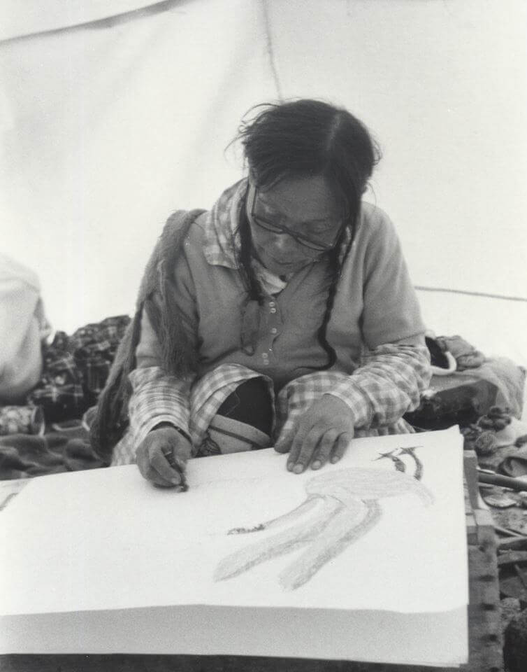 Art Canada Institute, Evelyn Crees, photograph of Pitseolak Ashoona drawing in her summer tent in Cape Dorset, June 1967