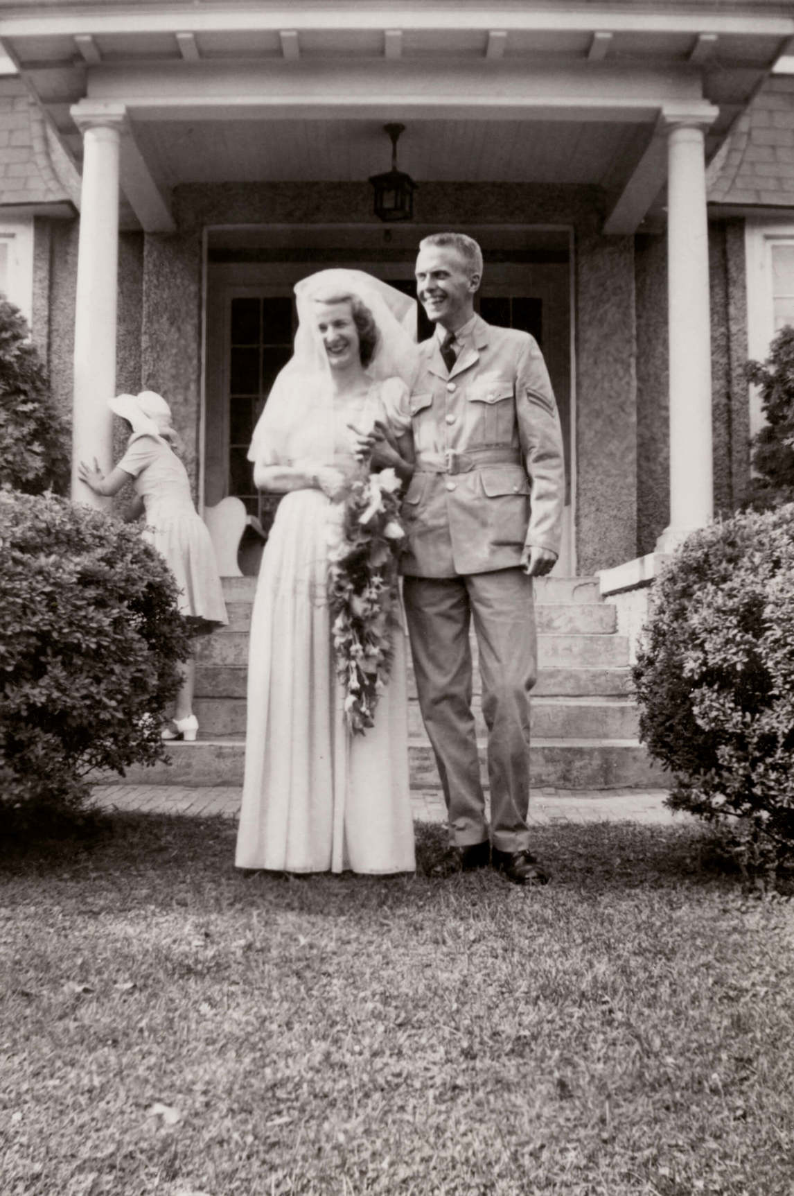 Art Canada Institute, Alex Colville, Alex and Rhoda Colville on their wedding day, 1942