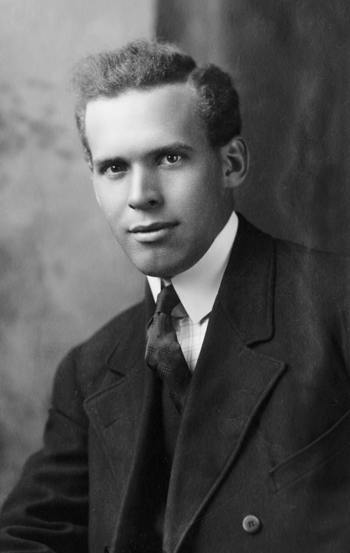 Art Canada Institute, Krauss Studio, Lionel LeMoine FitzGerald at the age of twenty, 1910