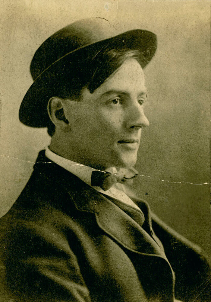 Art Canada Institute, portrait of Tom Thomson, c. 1910