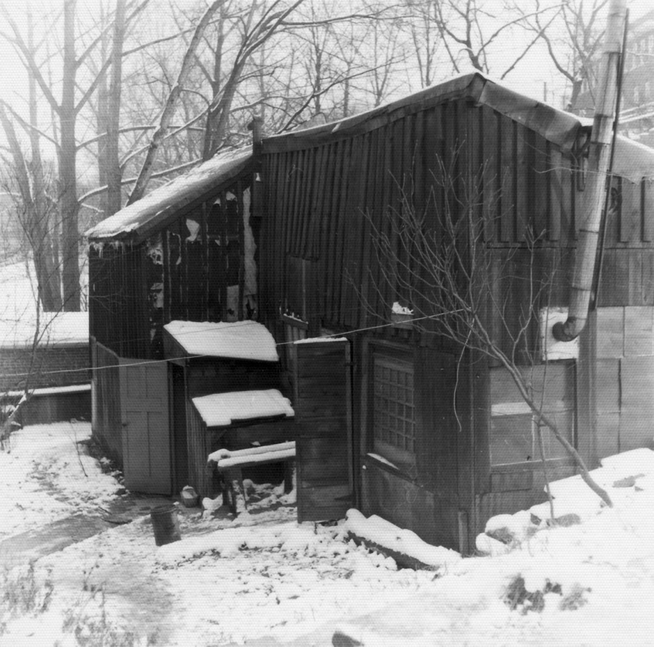 Art Canada Institute, Tom Thomson’s shack, behind the Studio Building at 25 Severn Street, c. 1915