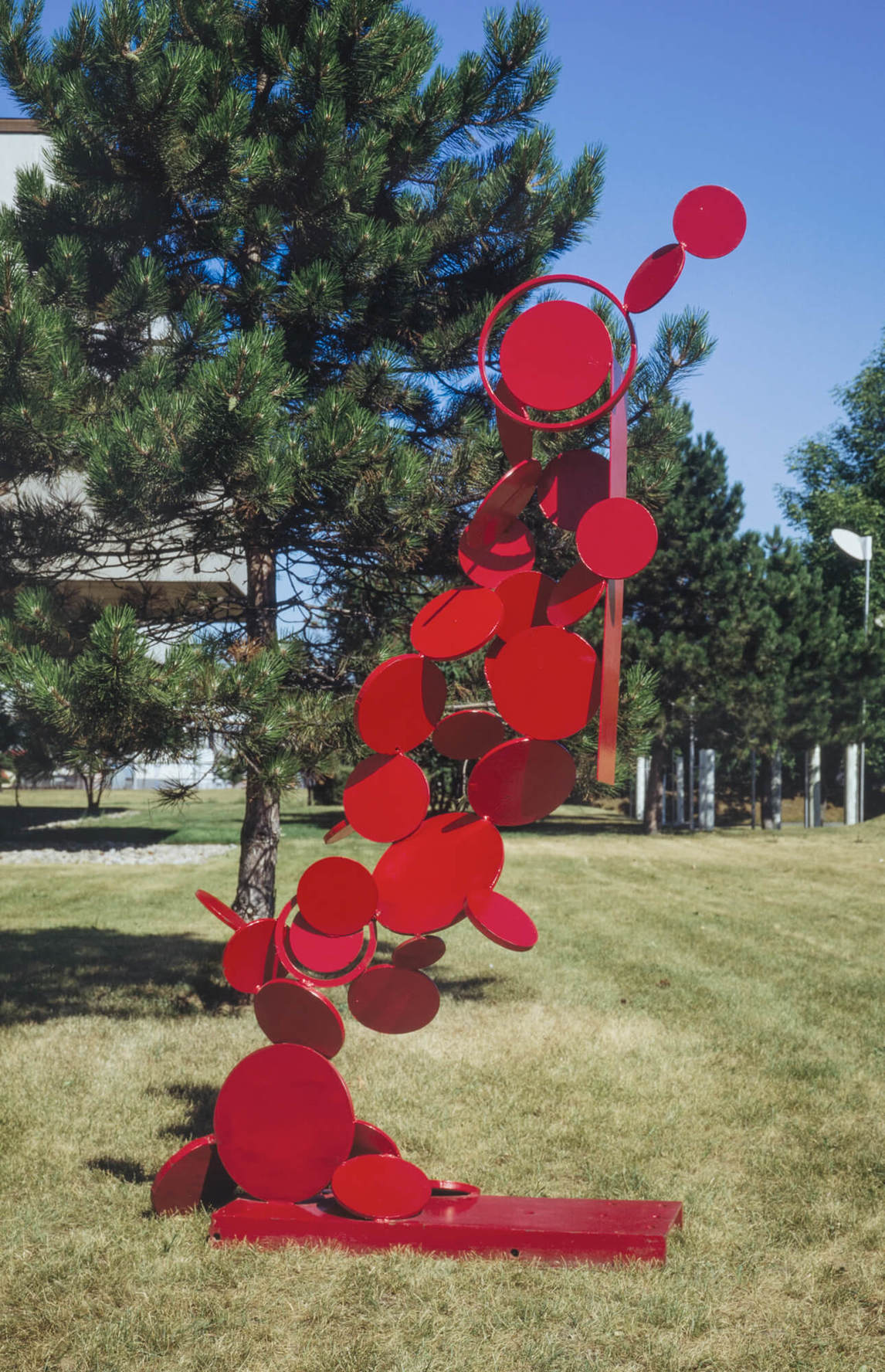 Chute en rouge, 1966, par Françoise Sullivan.