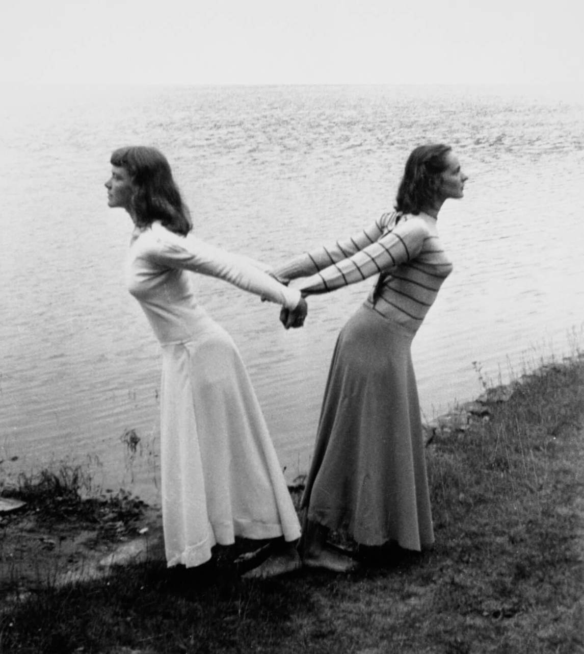 Françoise Sullivan et Jeanne Renaud dans Dualité, 1948.