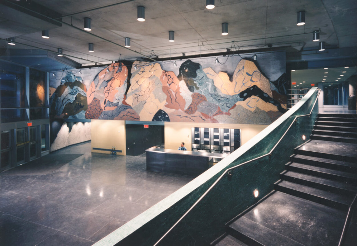 Vue d’ensemble de l’installation de Françoise Sullivan, Montagne, 1997.