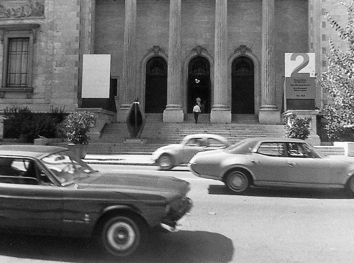 Promenade entre le Musée d’art contemporain et le Musée des beaux-arts de Montréal, 1970