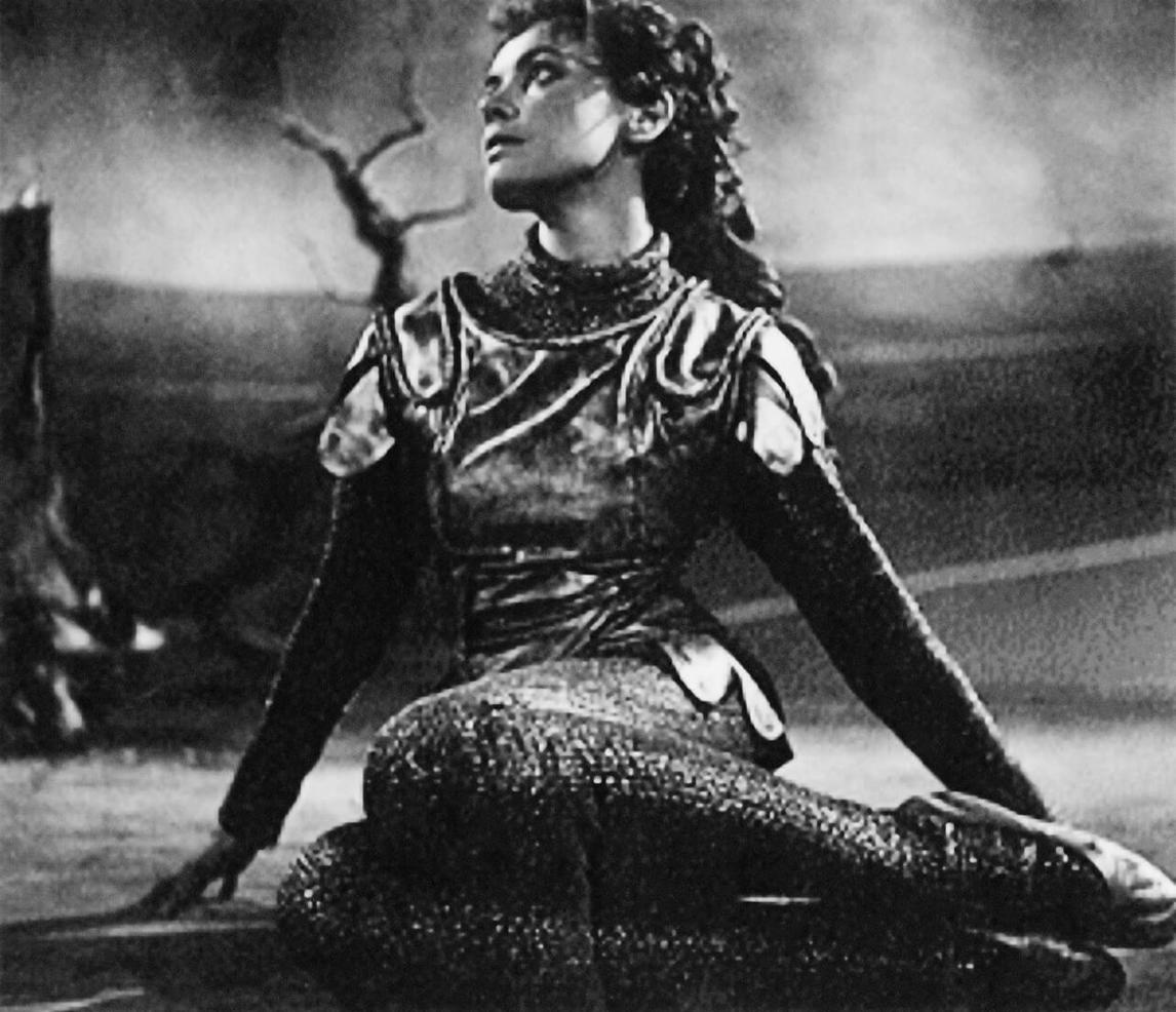 Françoise Sullivan dans le cadre de la production de Radio-Canada, Le combat de Monteverdi, présentant une chorégraphie de Sullivan, 1953.