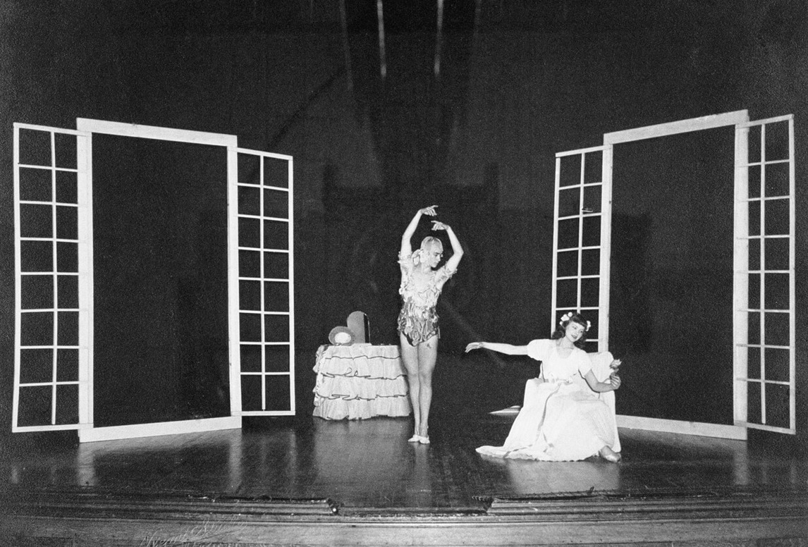 Françoise Sullivan et Pierre Gauvreau, à l’École de danse Gérald Crevier, chorégraphie Le spectre de la rose, années 1940.