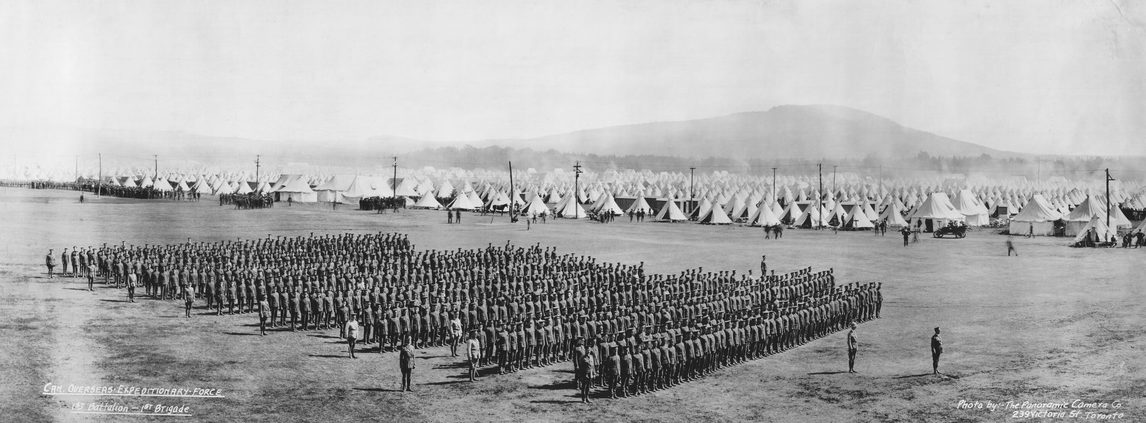 Le 1er Bataillon d’infanterie canadienne s’entraînant à Valcartier, Québec, 1914
