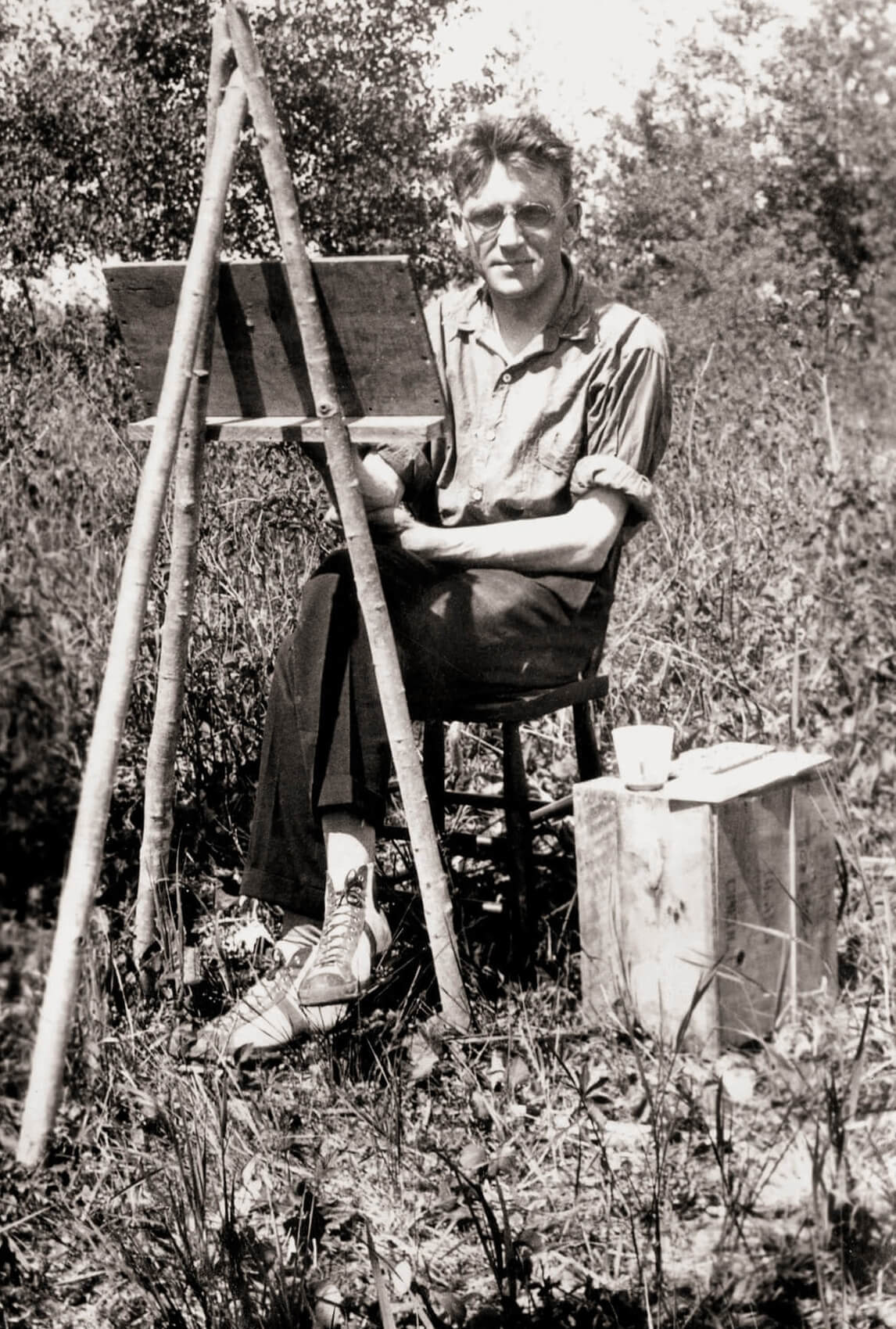 Art Canada Institute, photo of Bertram Brooker painting outdoors, Valpoy, Manitoba, 1927