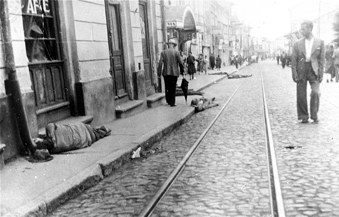 Des habitants juifs de Iaşi en Roumanie sont assassinés dans les rues de la ville en juin 1941