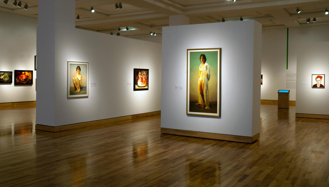 Vue d’installation de l’exposition Mary Pratt, The Rooms Provincial Art Gallery, St. Johns, mai à septembre 2013