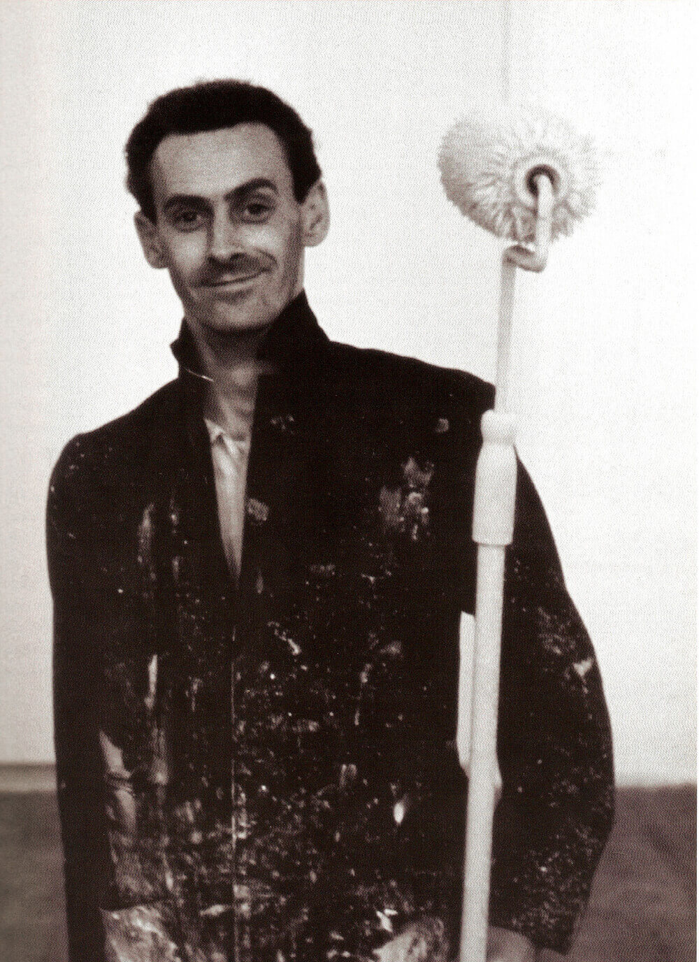 Art Canada Institute, Gaucher holding a paint roller c.  1968–69