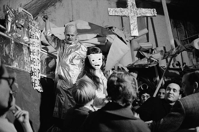 Art Canada Institute, Performance documentation of Jim Dine, Car Crash, performed at the Reuben Gallery, New York, November. 16, 1960