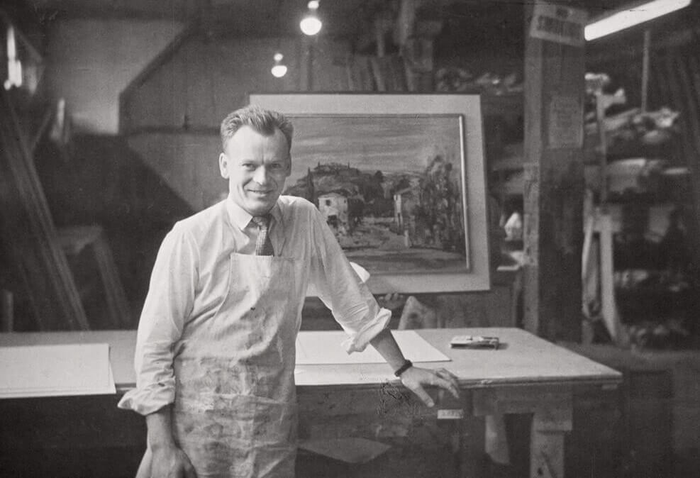 Art Canada Institute, William Kurelek, William Kurelek with a painting in the Isaacs Gallery framing workshop