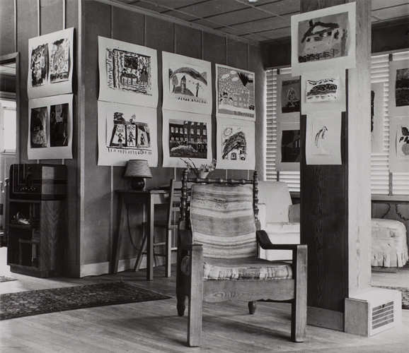 Institut de l'art canadien, Intérieur du domicile de Borduas, avec des œuvres de ses jeunes élèves