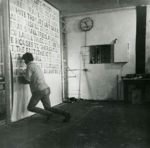 Greg Curnoe en train de créer Vue de l’hôpital Victoria, première série : #1-6, 1968, photographie de Pierre Théberge