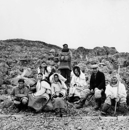Artistes inuits de la coopérative de Cape Dorset, 1961