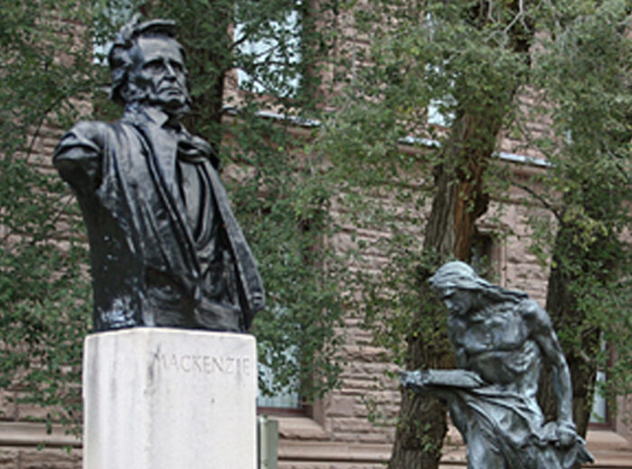 Monument à William Lyon Mackenzie, 1936-1940