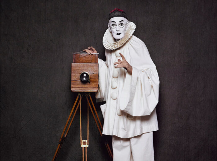 Arnaud Maggs, D’après Nadar : Pierrot le photographe, 2012